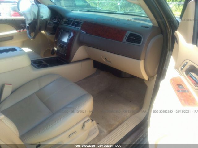 Photo 4 VIN: 1GNSCBE09CR275930 - CHEVROLET TAHOE 