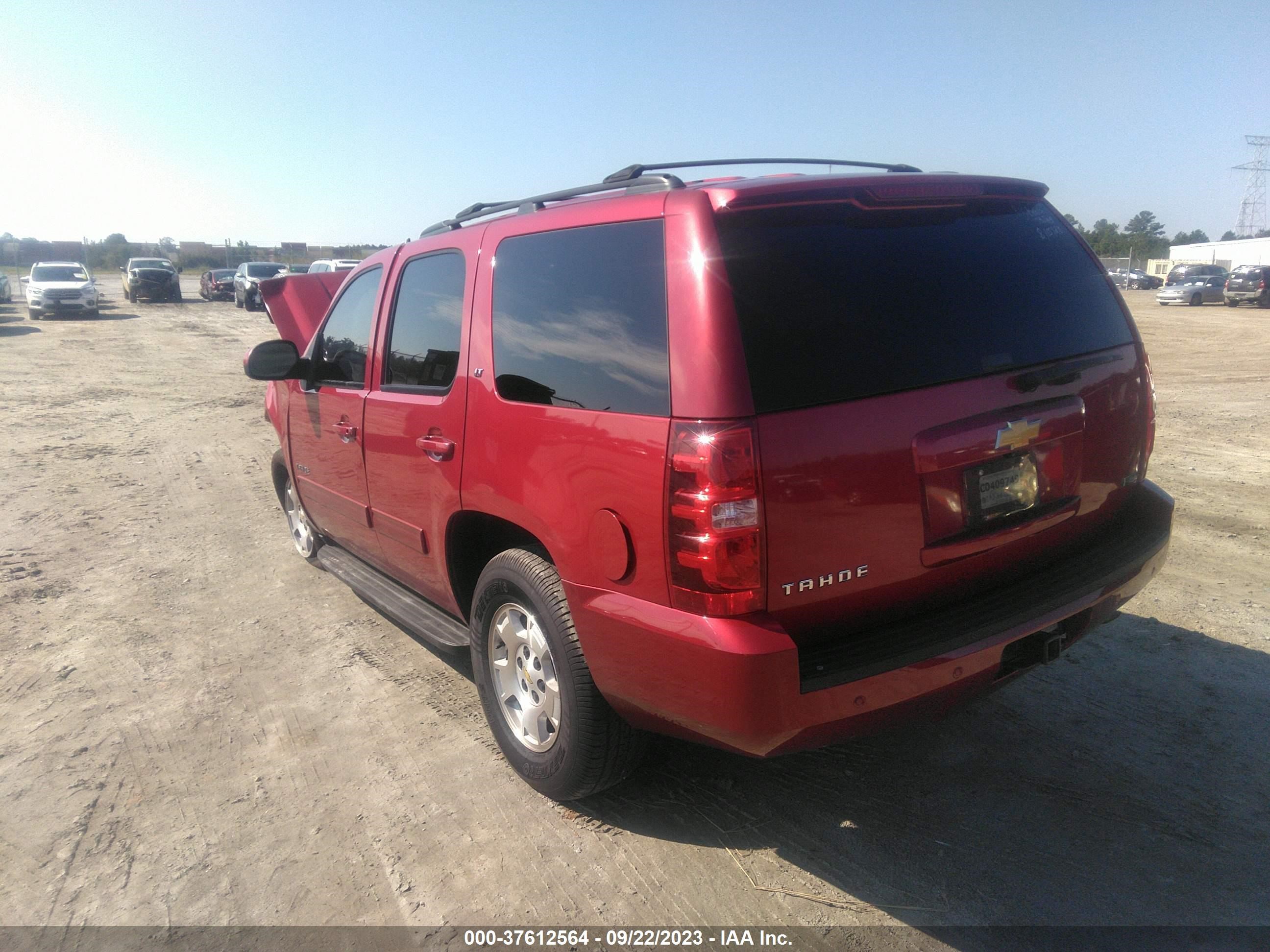 Photo 2 VIN: 1GNSCBE0XCR253628 - CHEVROLET TAHOE 