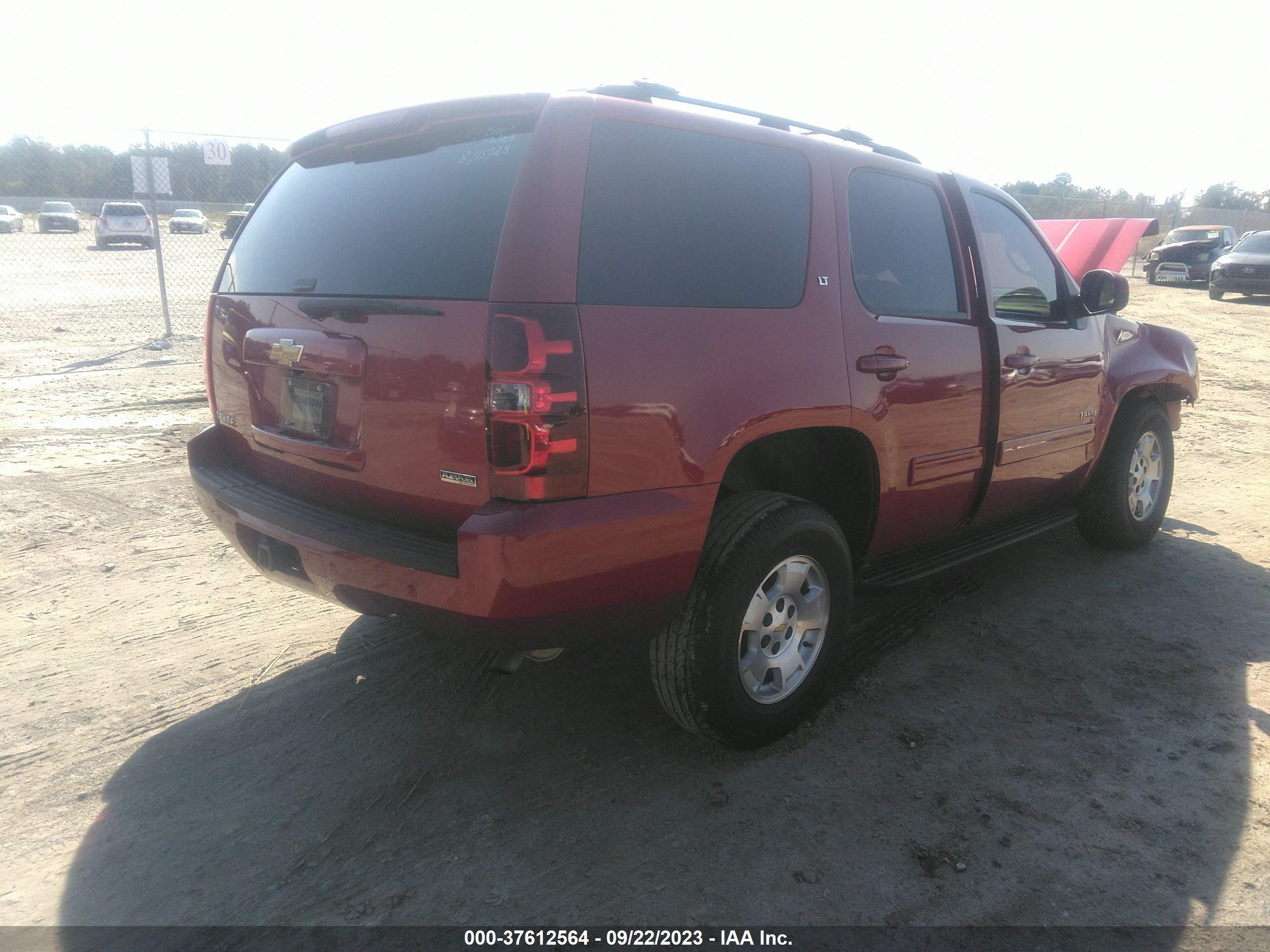 Photo 3 VIN: 1GNSCBE0XCR253628 - CHEVROLET TAHOE 