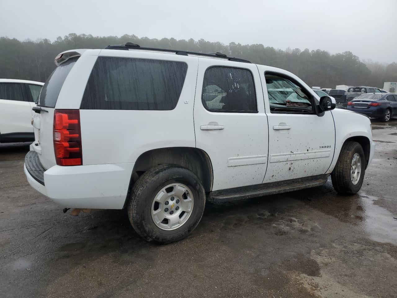 Photo 2 VIN: 1GNSCBE0XDR339040 - CHEVROLET TAHOE 