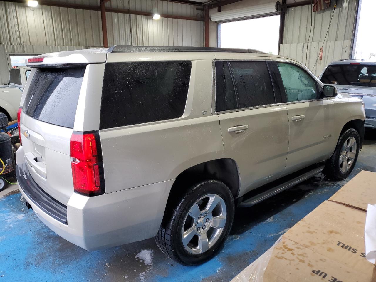 Photo 2 VIN: 1GNSCBKC0GR248698 - CHEVROLET TAHOE 