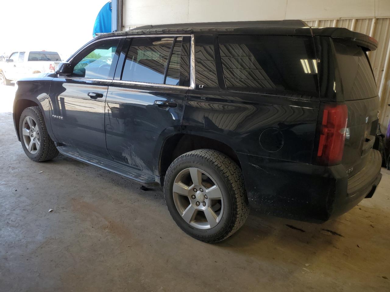 Photo 1 VIN: 1GNSCBKC0JR356651 - CHEVROLET TAHOE 