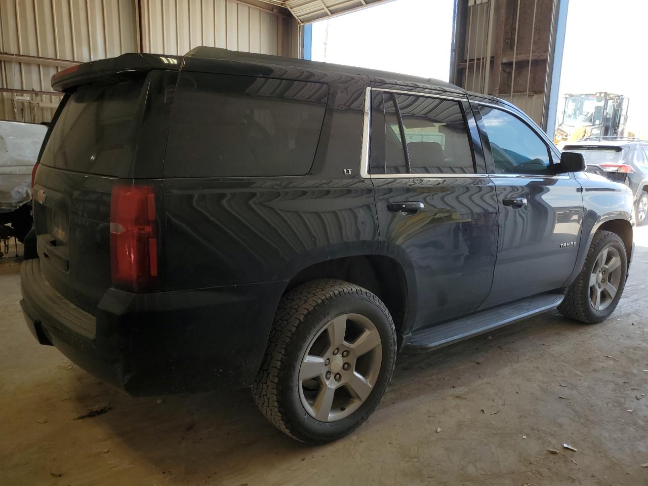 Photo 2 VIN: 1GNSCBKC0JR356651 - CHEVROLET TAHOE 