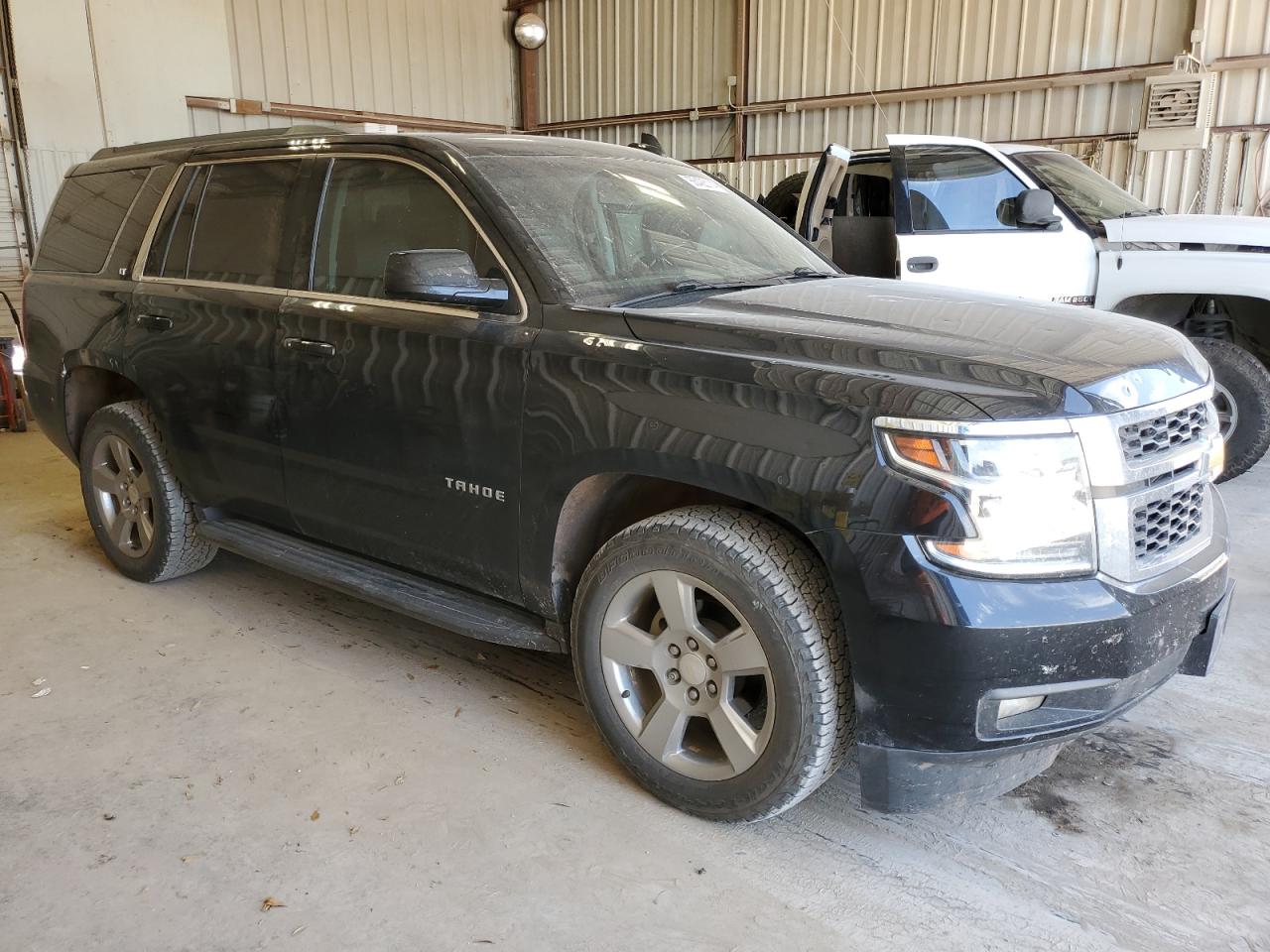 Photo 3 VIN: 1GNSCBKC0JR356651 - CHEVROLET TAHOE 