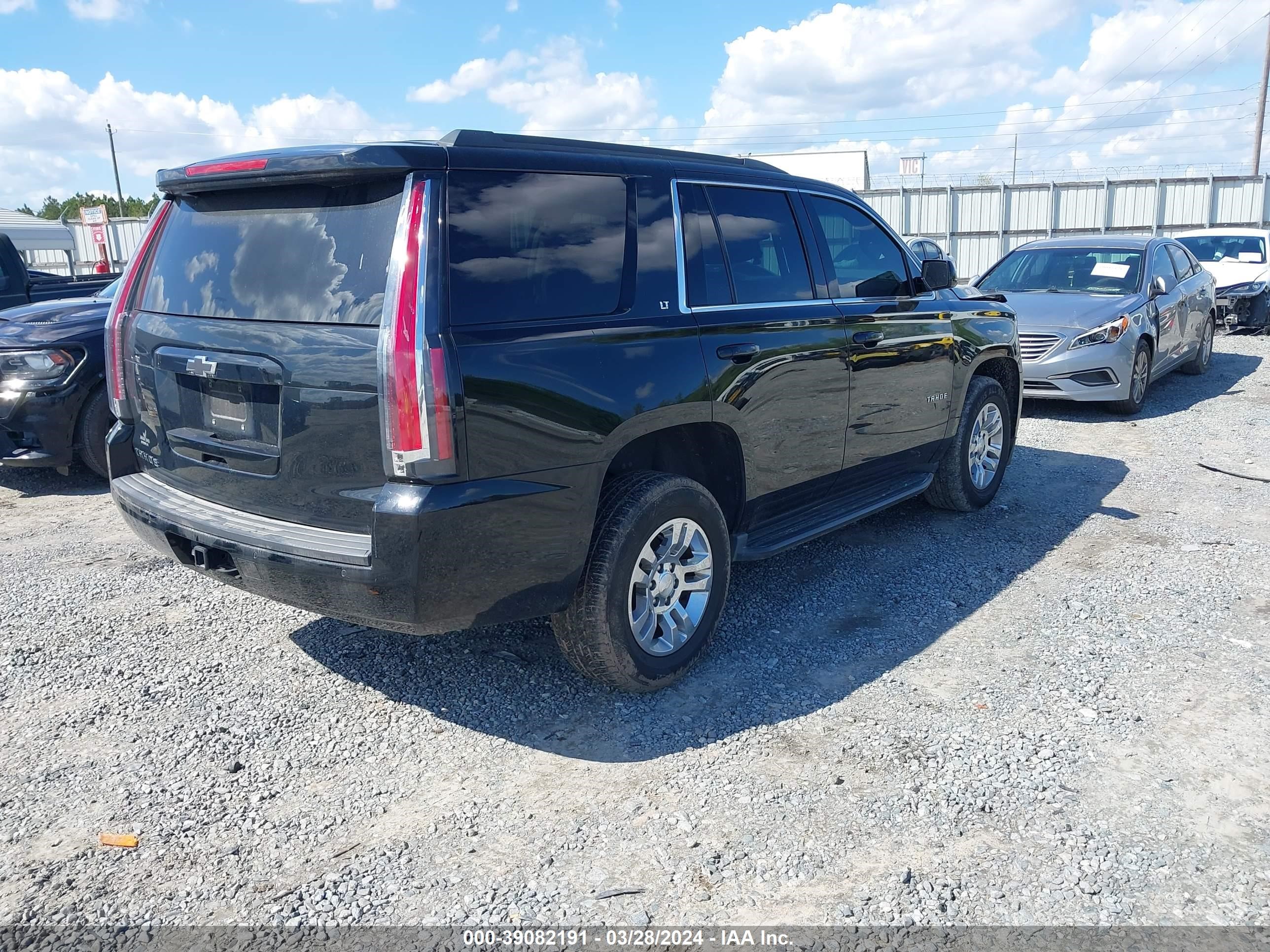 Photo 3 VIN: 1GNSCBKC1KR394911 - CHEVROLET TAHOE 