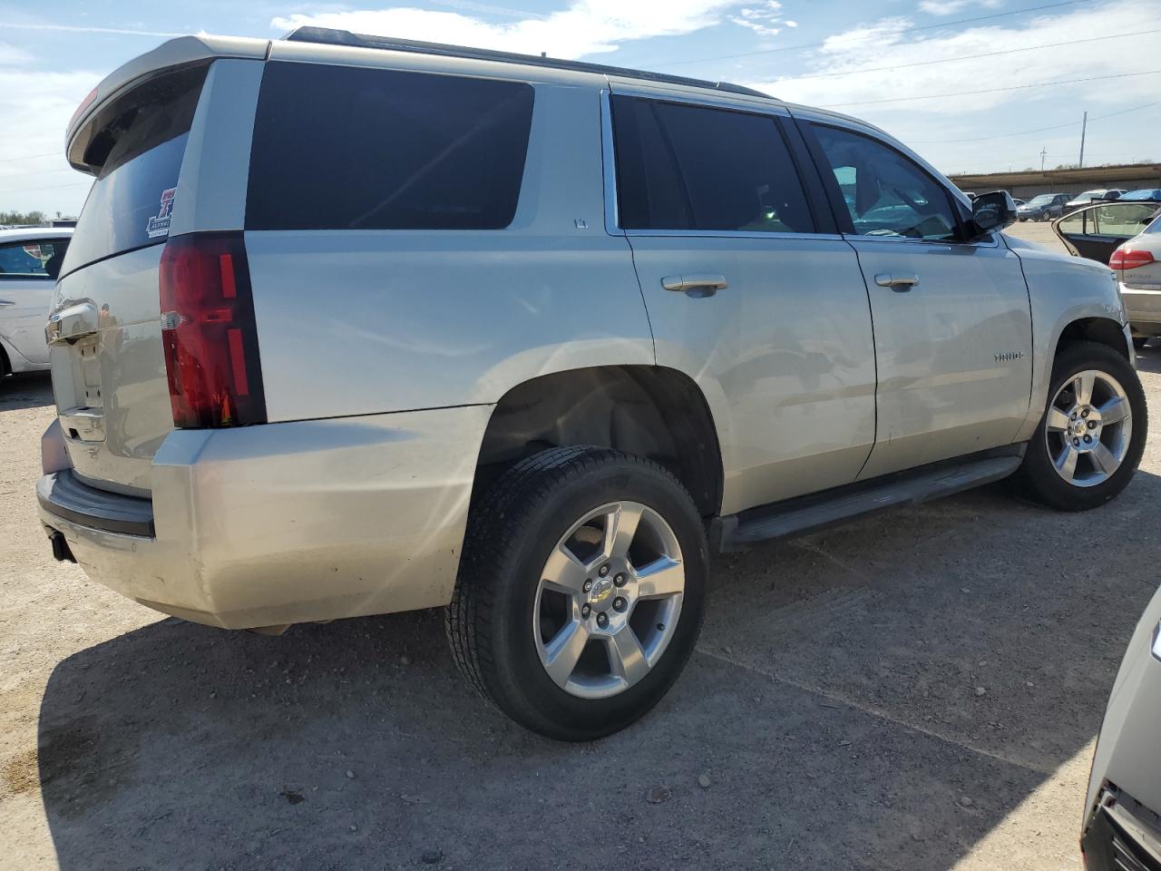 Photo 2 VIN: 1GNSCBKC2FR294855 - CHEVROLET TAHOE 