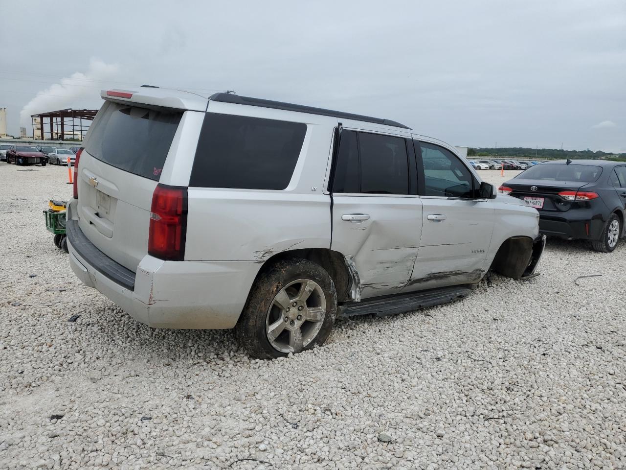 Photo 2 VIN: 1GNSCBKC2GR269021 - CHEVROLET TAHOE 