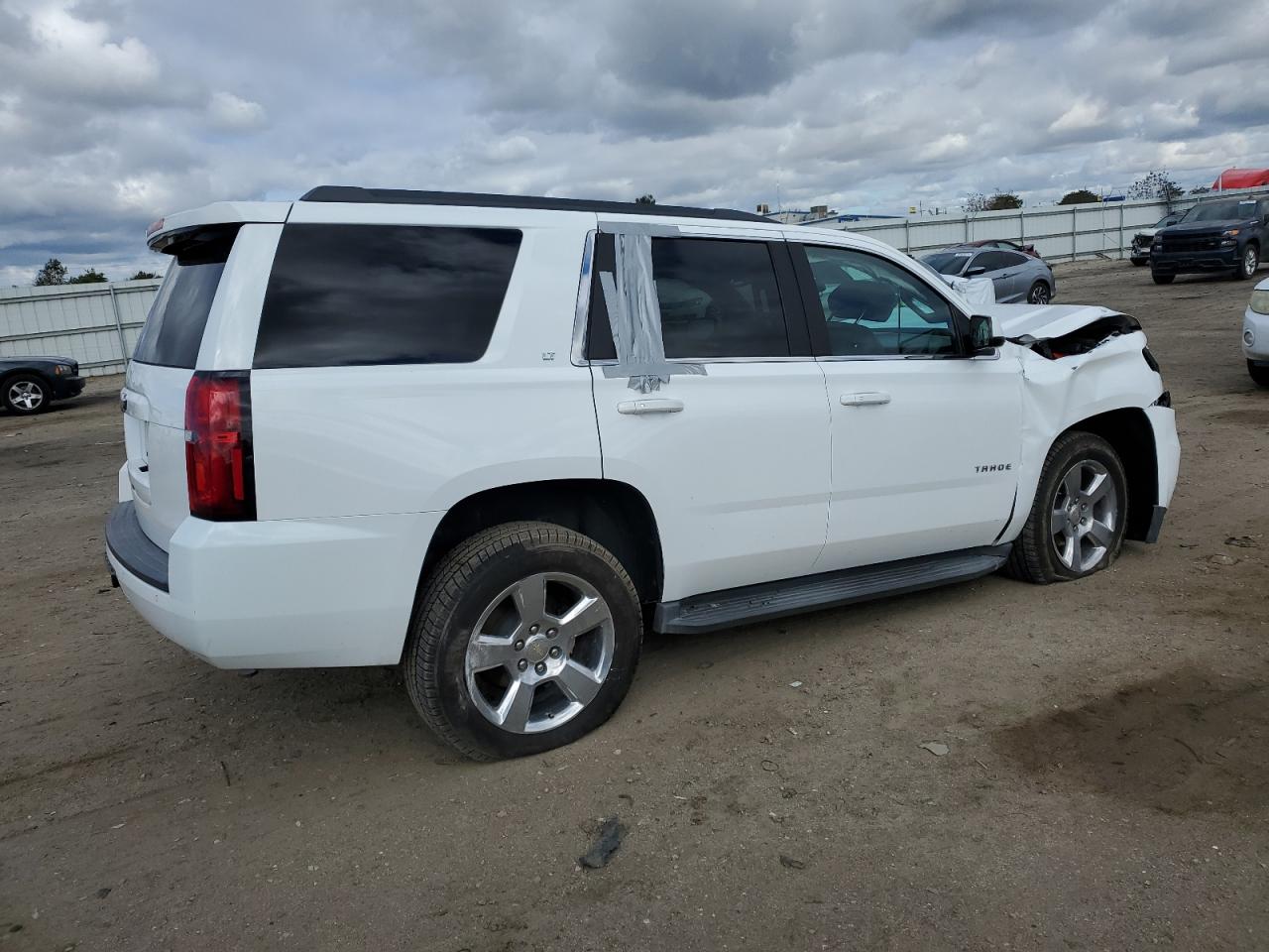 Photo 2 VIN: 1GNSCBKC2GR479893 - CHEVROLET TAHOE 