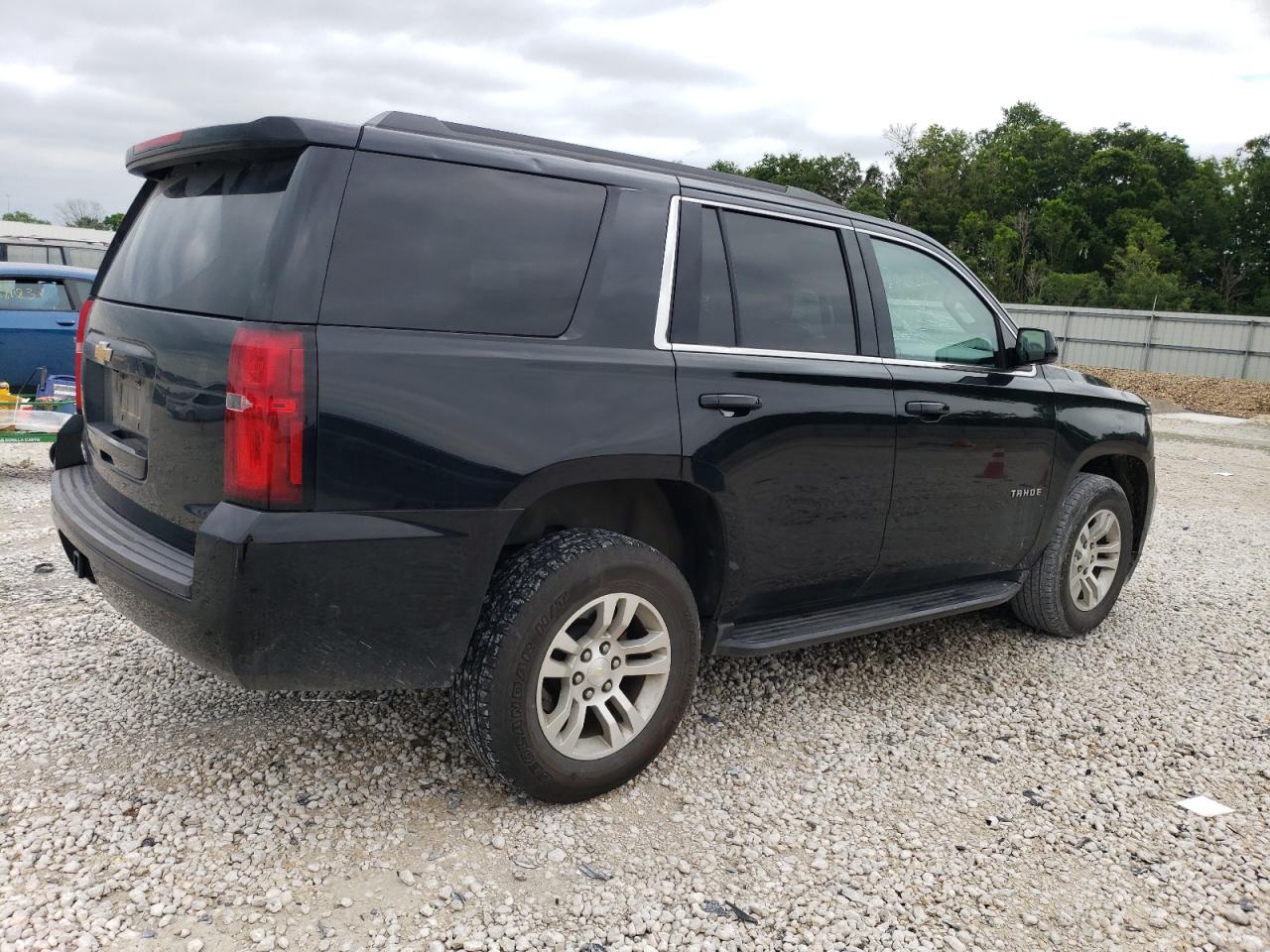 Photo 2 VIN: 1GNSCBKC2JR277420 - CHEVROLET TAHOE 