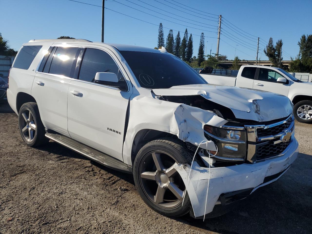 Photo 3 VIN: 1GNSCBKC3HR199465 - CHEVROLET TAHOE 