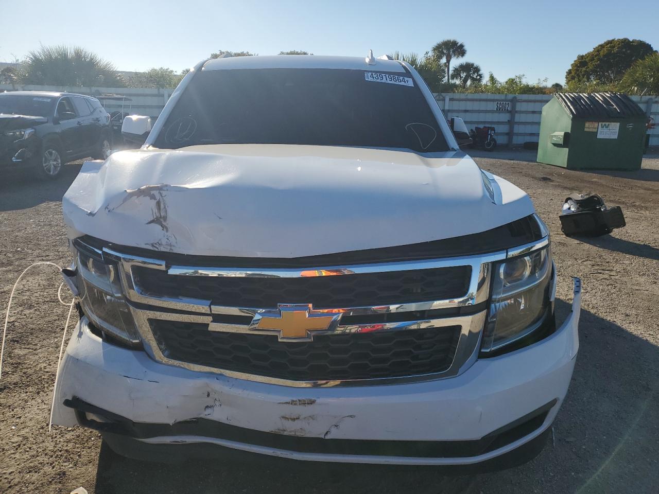 Photo 4 VIN: 1GNSCBKC3HR199465 - CHEVROLET TAHOE 