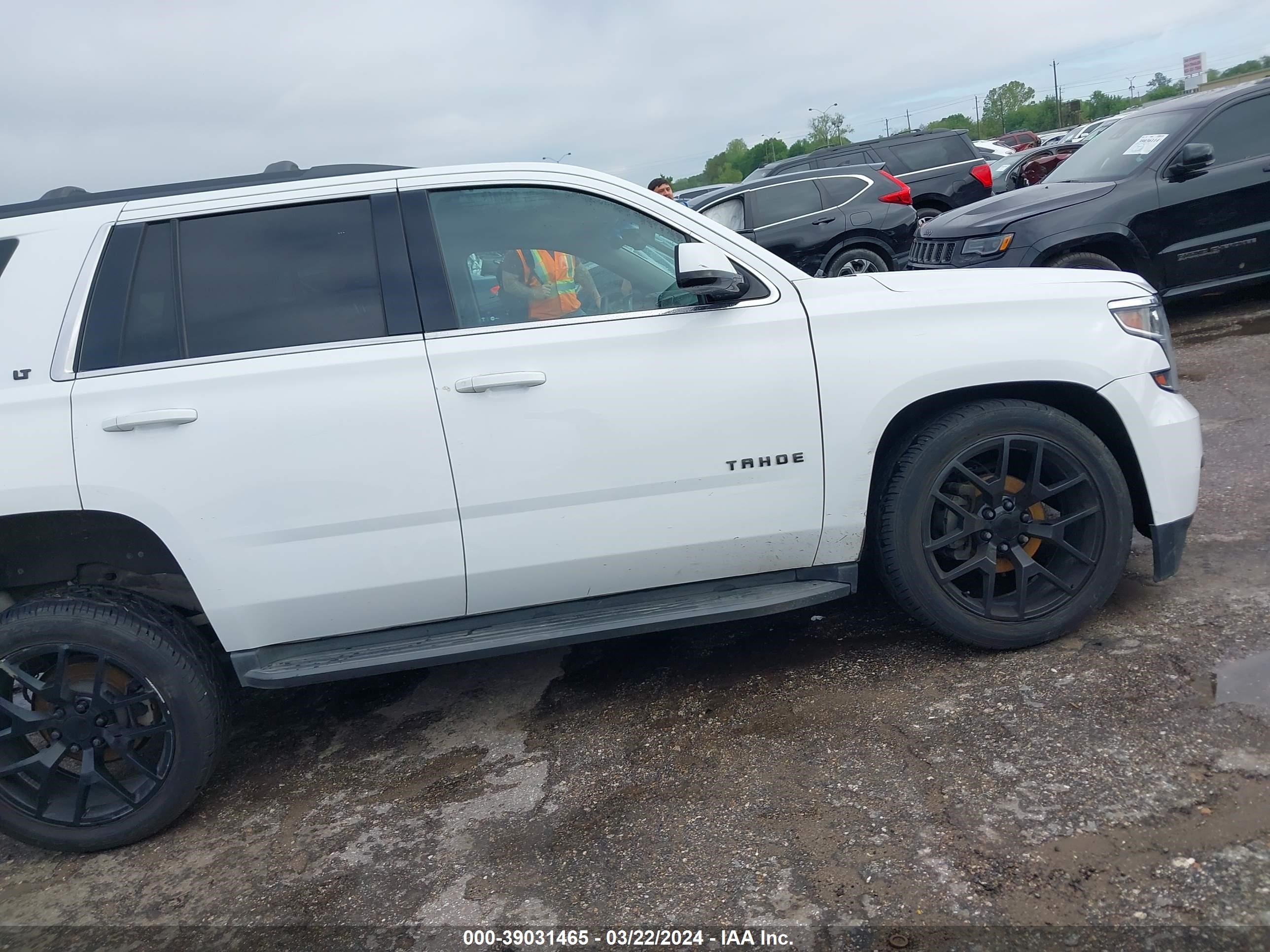 Photo 12 VIN: 1GNSCBKC4HR301274 - CHEVROLET TAHOE 