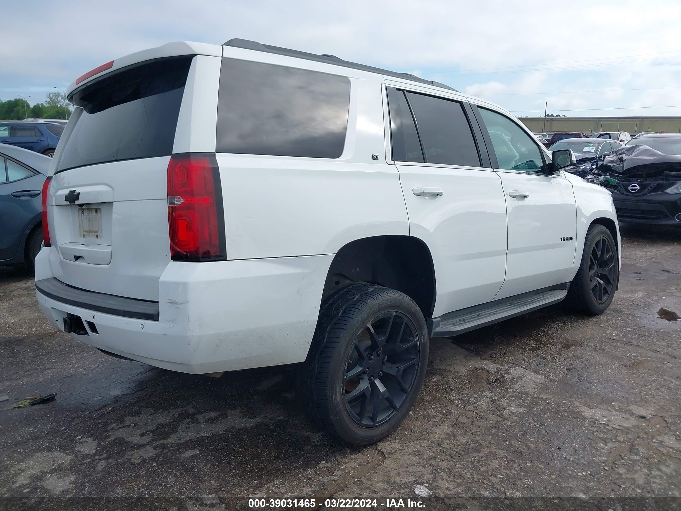 Photo 3 VIN: 1GNSCBKC4HR301274 - CHEVROLET TAHOE 