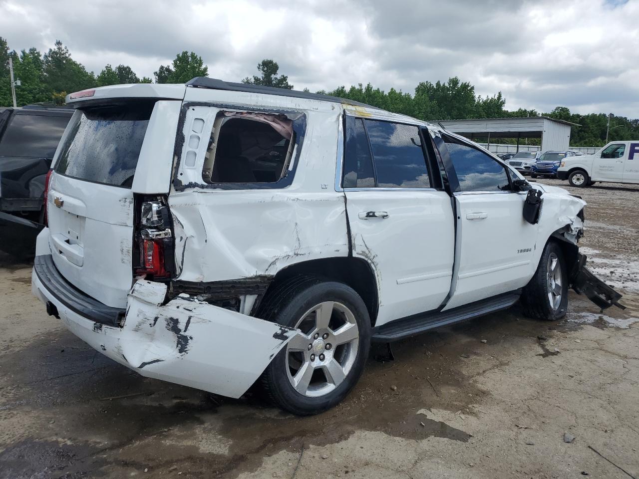 Photo 2 VIN: 1GNSCBKC4HR337725 - CHEVROLET TAHOE 