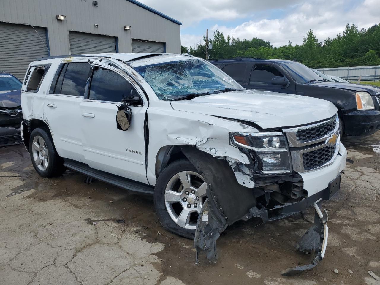 Photo 3 VIN: 1GNSCBKC4HR337725 - CHEVROLET TAHOE 