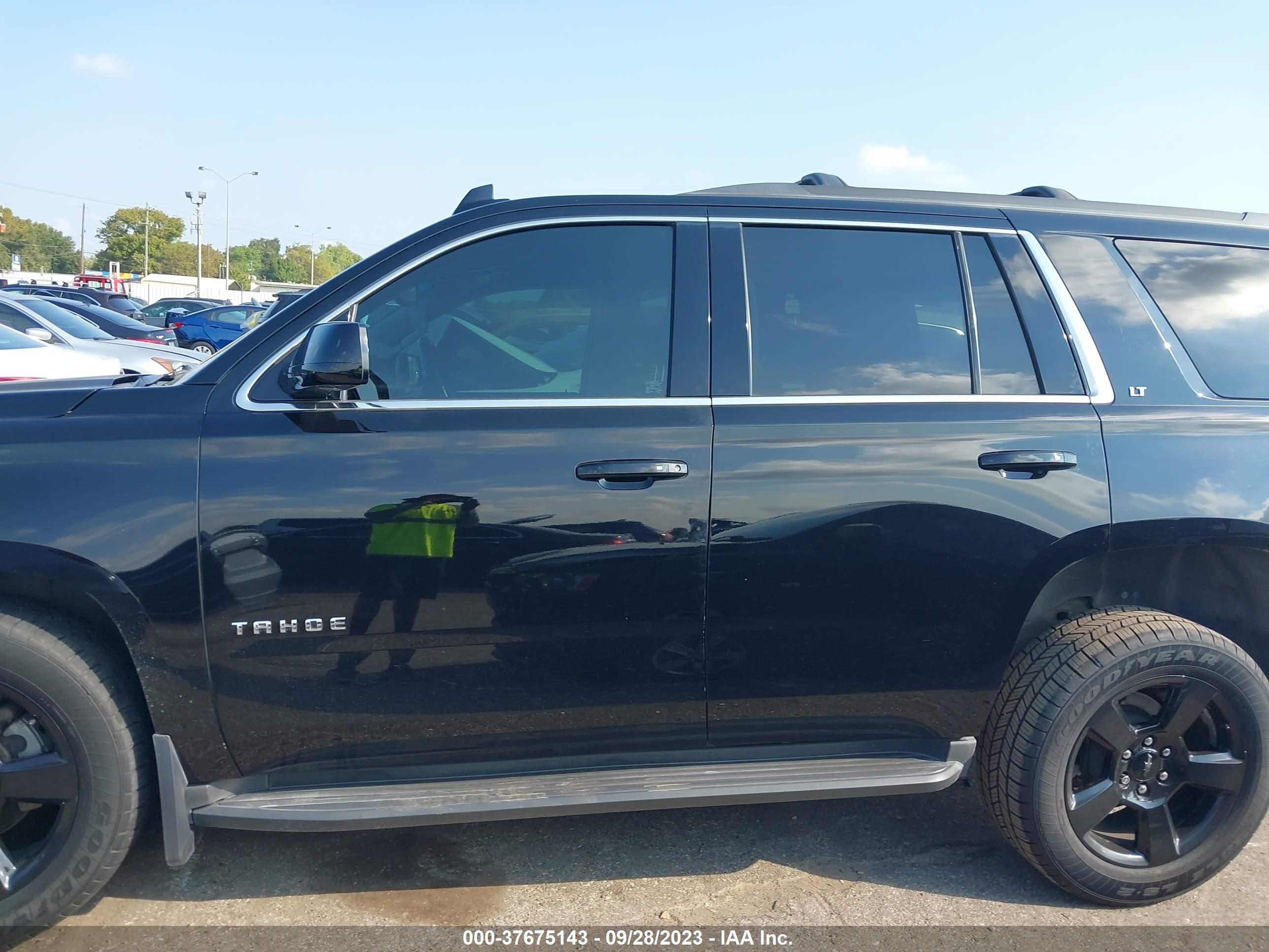 Photo 13 VIN: 1GNSCBKC6HR254703 - CHEVROLET TAHOE 