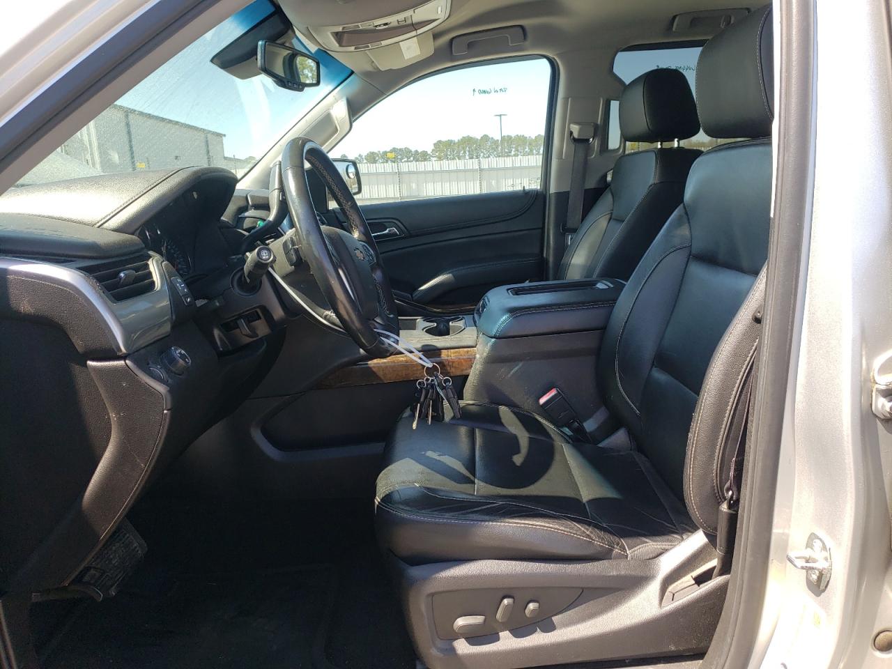 Photo 6 VIN: 1GNSCBKC7HR116877 - CHEVROLET TAHOE 