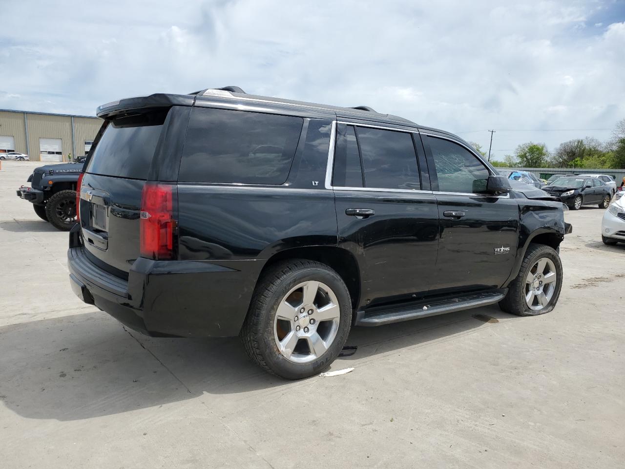 Photo 2 VIN: 1GNSCBKC7JR394247 - CHEVROLET TAHOE 