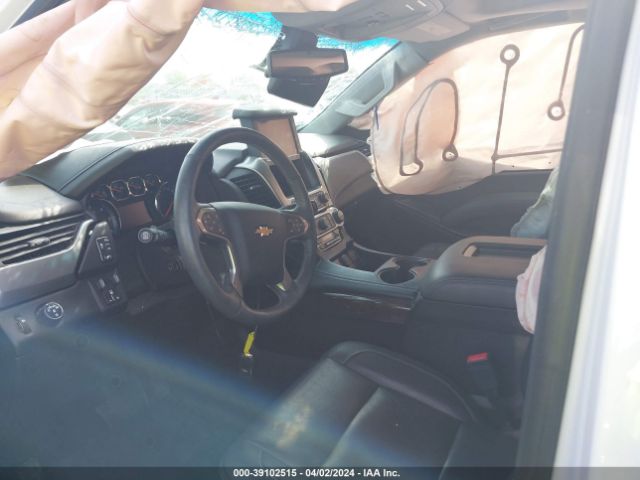 Photo 4 VIN: 1GNSCBKC8JR173983 - CHEVROLET TAHOE 