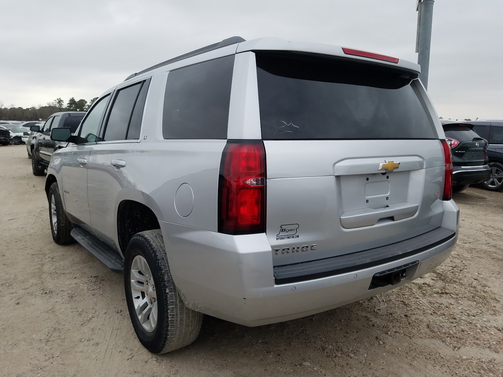 Photo 2 VIN: 1GNSCBKC9JR168081 - CHEVROLET TAHOE 