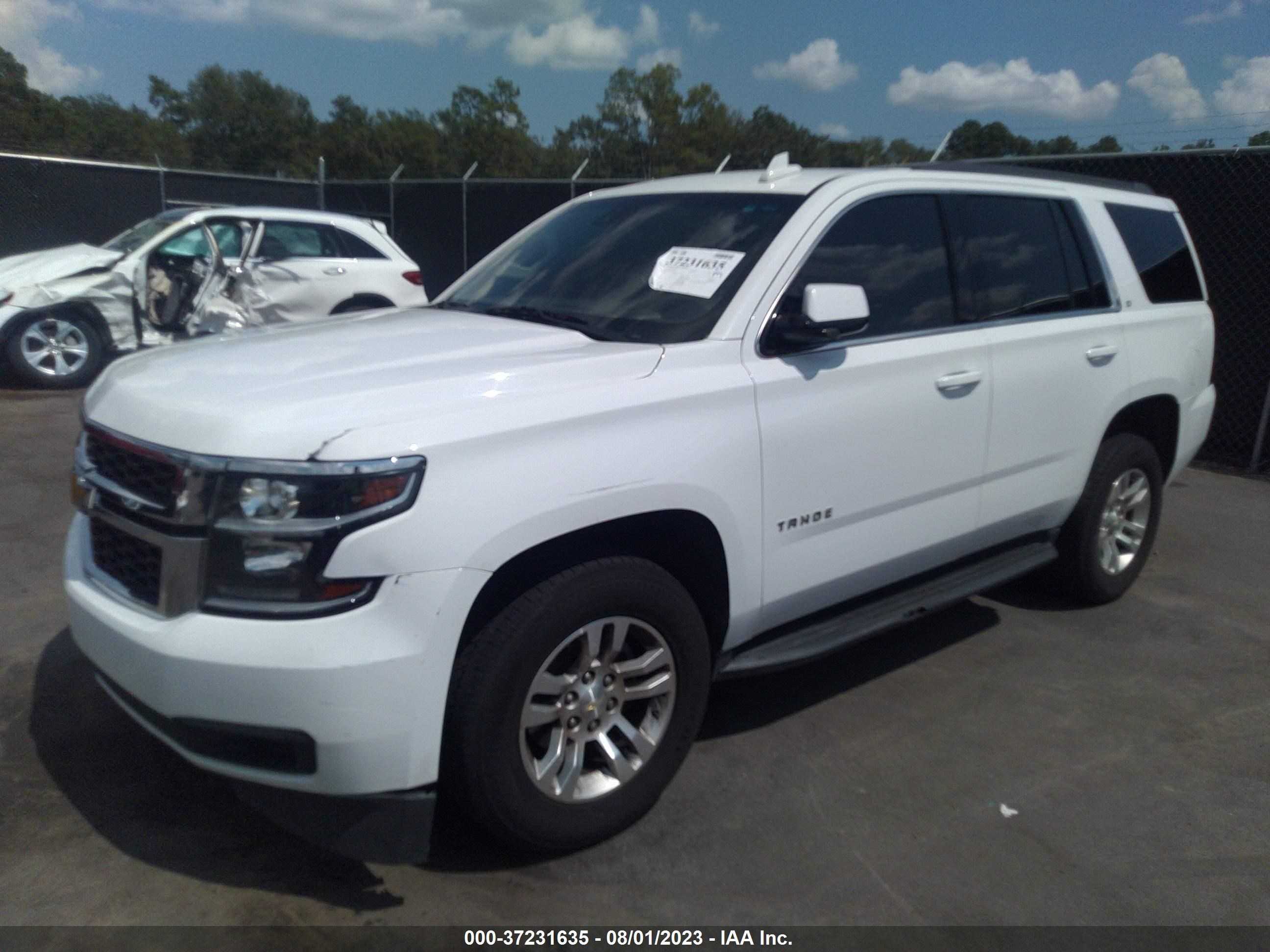 Photo 1 VIN: 1GNSCBKCXJR168025 - CHEVROLET TAHOE 