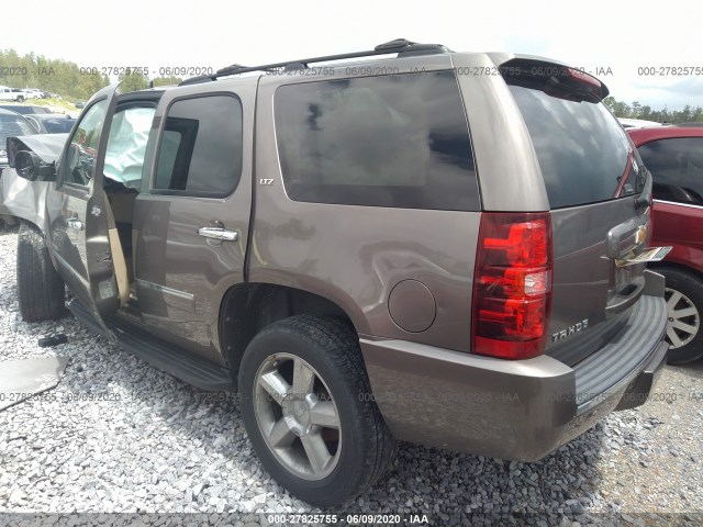 Photo 2 VIN: 1GNSCCE01DR201330 - CHEVROLET TAHOE 