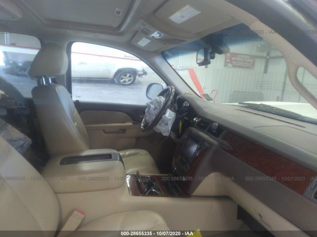 Photo 4 VIN: 1GNSCCE02CR159927 - CHEVROLET TAHOE 