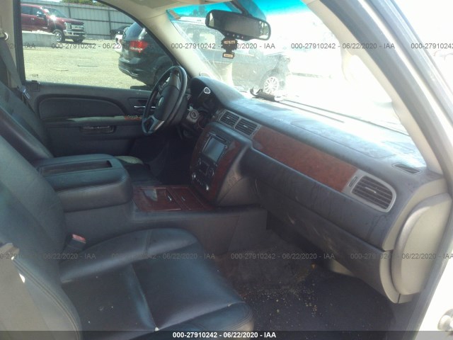 Photo 4 VIN: 1GNSCCE02CR325895 - CHEVROLET TAHOE 