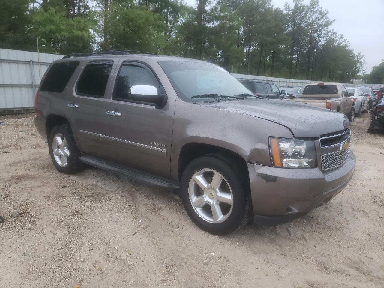 Photo 3 VIN: 1GNSCCE02ER106342 - CHEVROLET TAHOE 