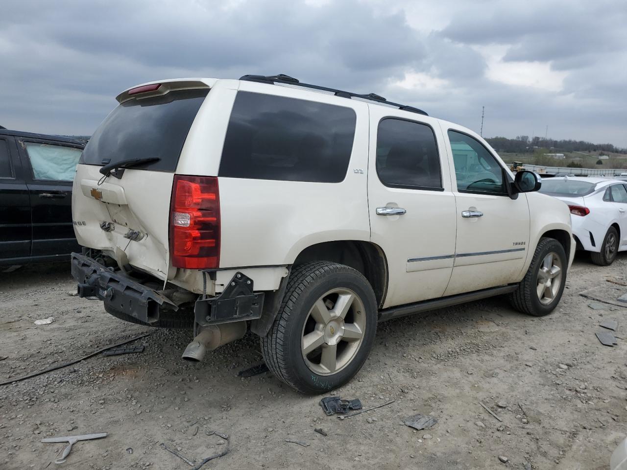 Photo 2 VIN: 1GNSCCE02ER145688 - CHEVROLET TAHOE 