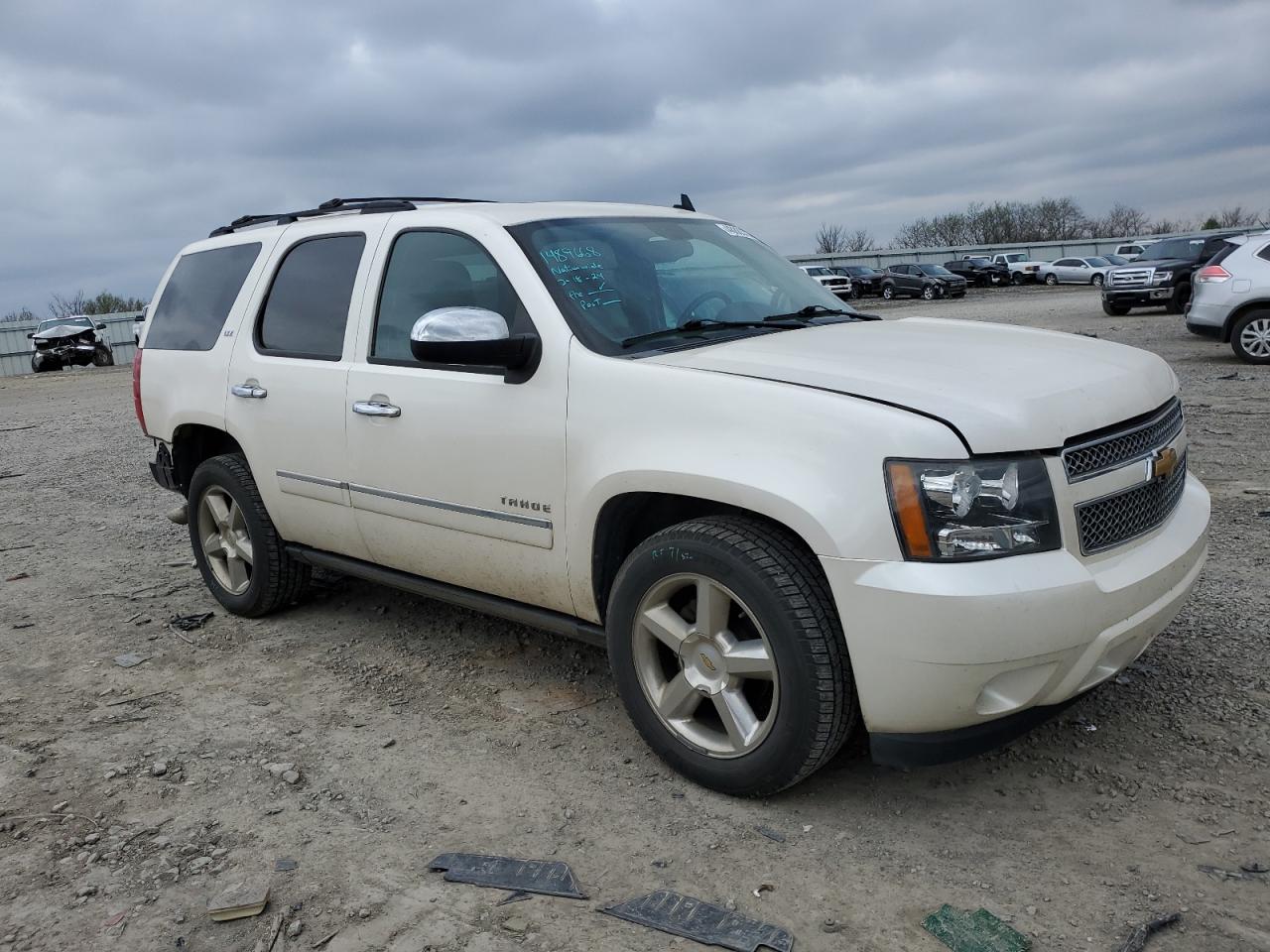 Photo 3 VIN: 1GNSCCE02ER145688 - CHEVROLET TAHOE 