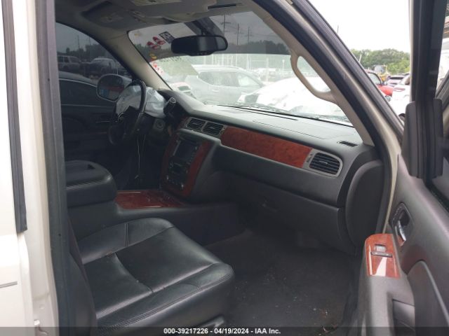 Photo 4 VIN: 1GNSCCE03BR360931 - CHEVROLET TAHOE 