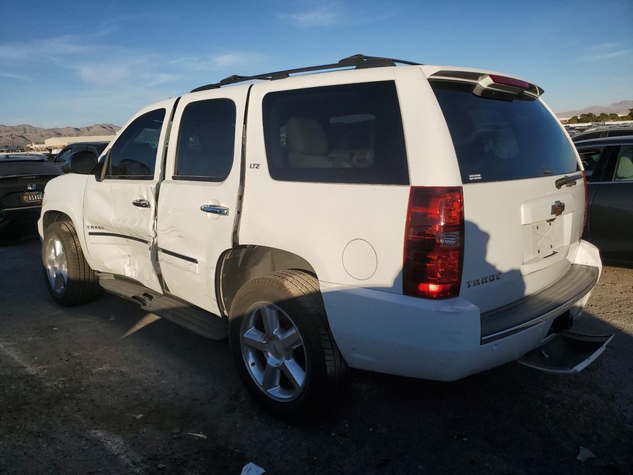 Photo 1 VIN: 1GNSCCE05BR100188 - CHEVROLET TAHOE 