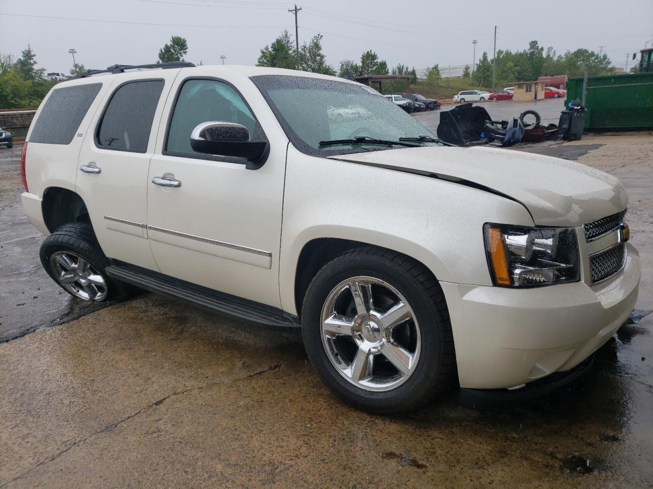 Photo 3 VIN: 1GNSCCE06ER121412 - CHEVROLET TAHOE 