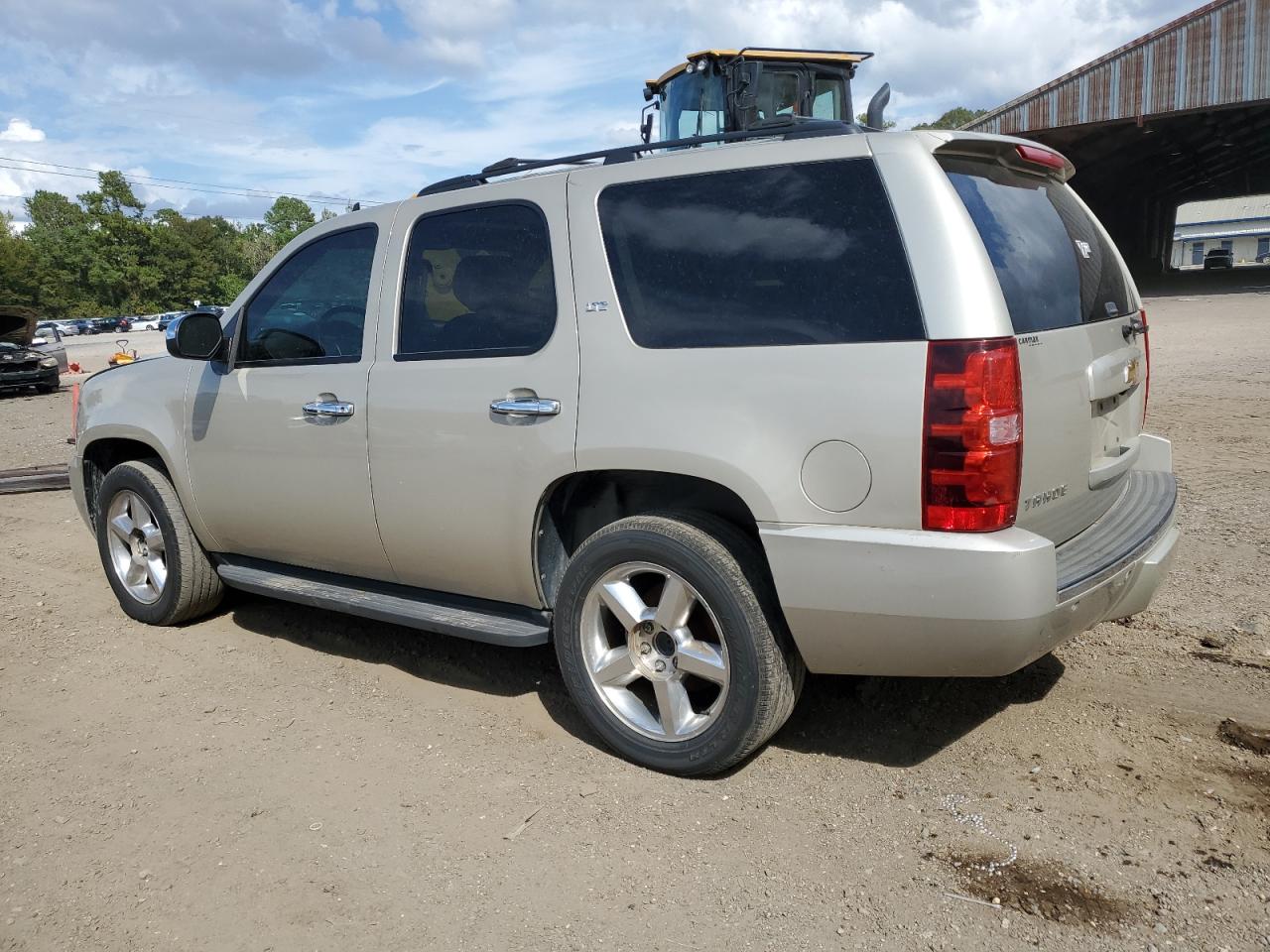 Photo 1 VIN: 1GNSCCE09DR328861 - CHEVROLET TAHOE 