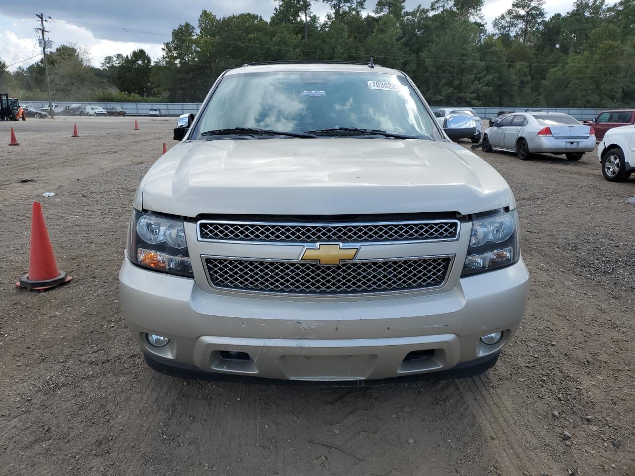 Photo 4 VIN: 1GNSCCE09DR328861 - CHEVROLET TAHOE 