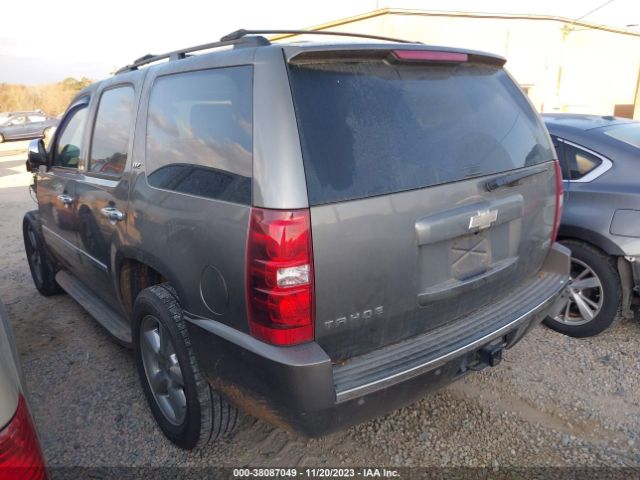 Photo 2 VIN: 1GNSCCE0XBR365849 - CHEVROLET TAHOE 