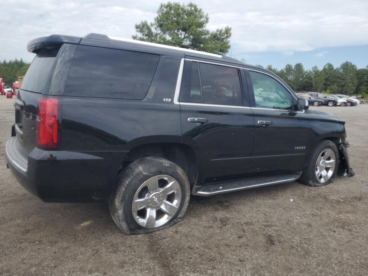 Photo 2 VIN: 1GNSCCKC1FR213088 - CHEVROLET TAHOE 