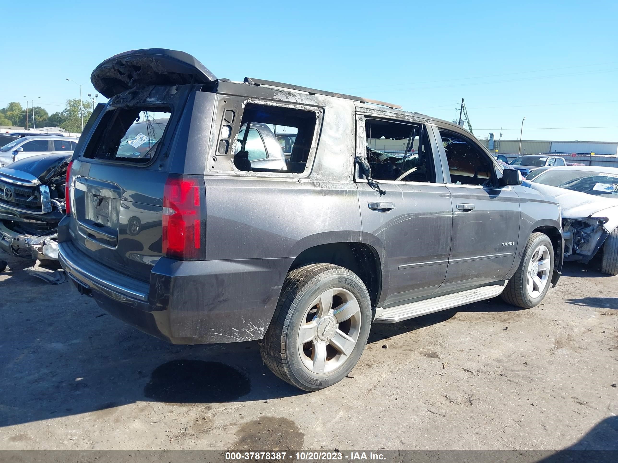 Photo 3 VIN: 1GNSCCKC2FR141673 - CHEVROLET TAHOE 