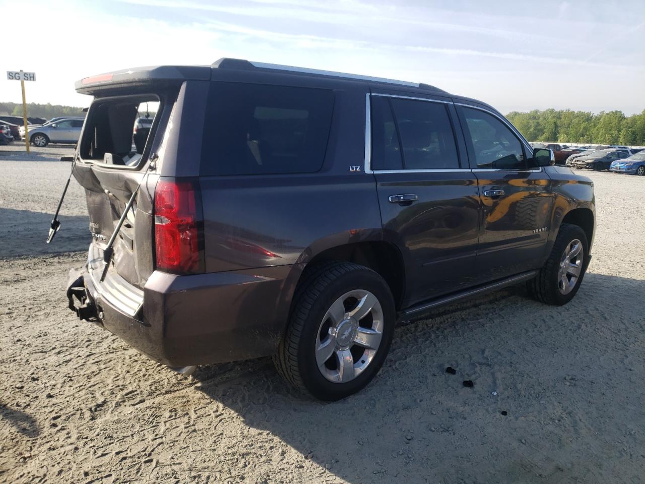 Photo 2 VIN: 1GNSCCKC4FR170611 - CHEVROLET TAHOE 