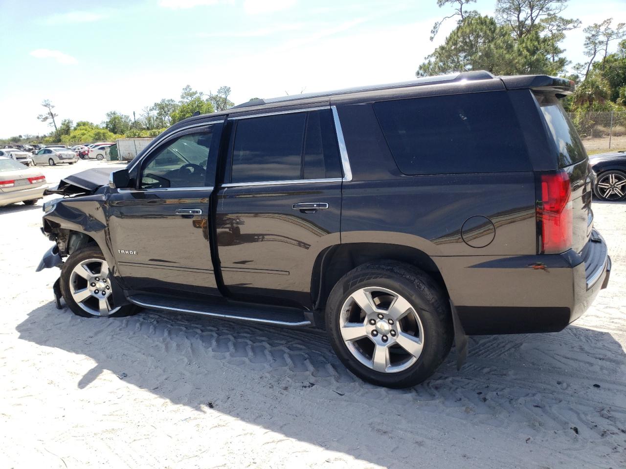 Photo 1 VIN: 1GNSCCKC8JR148443 - CHEVROLET TAHOE 