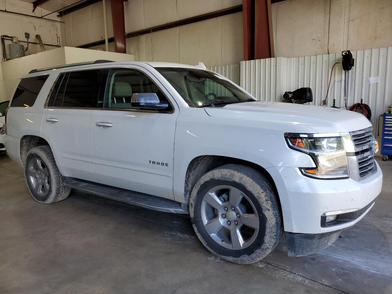 Photo 3 VIN: 1GNSCCKC9JR325467 - CHEVROLET TAHOE 