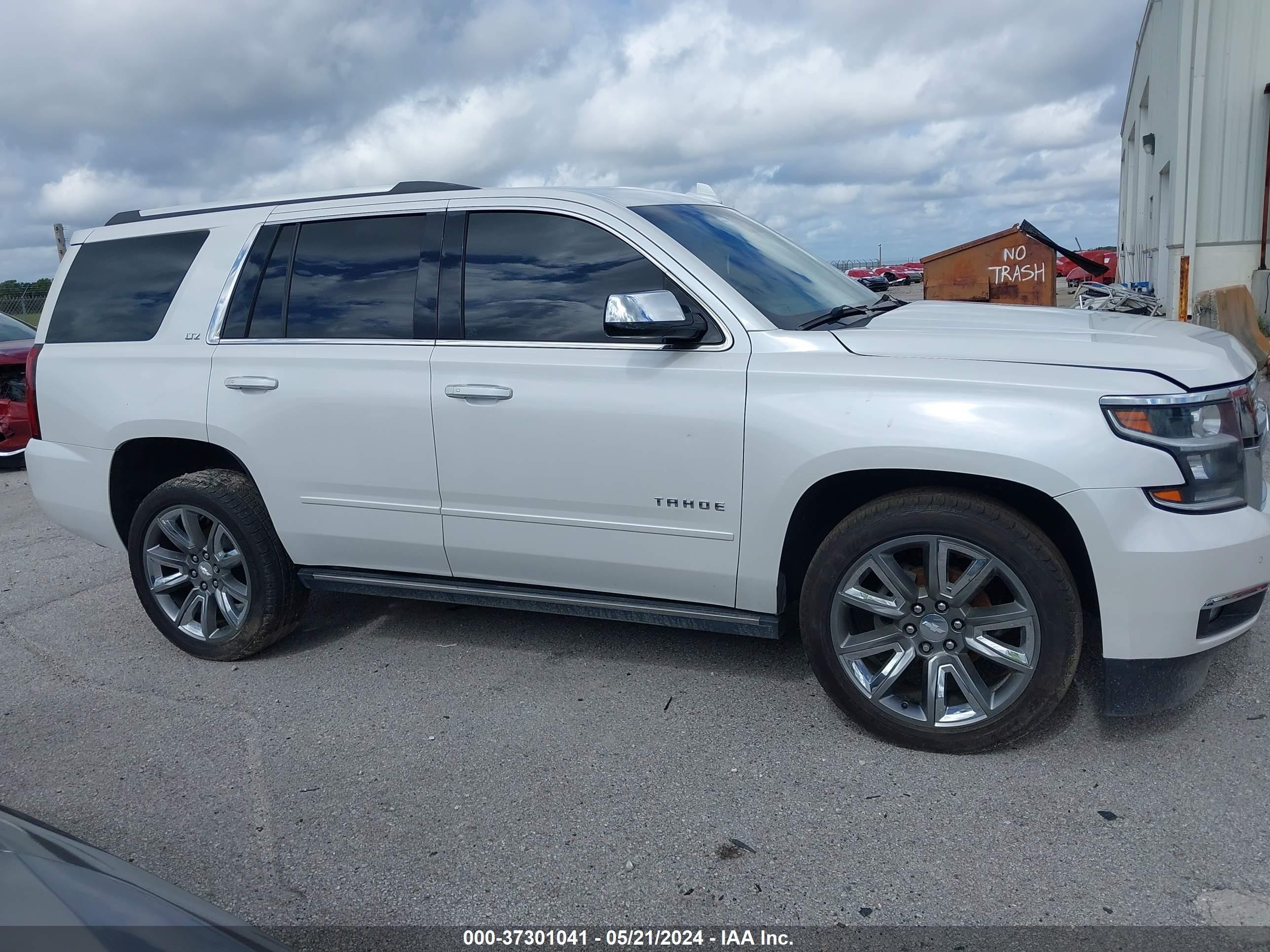 Photo 12 VIN: 1GNSCCKCXGR177189 - CHEVROLET TAHOE 