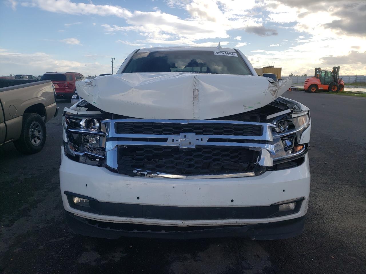 Photo 4 VIN: 1GNSCCKJ9JR389099 - CHEVROLET TAHOE 