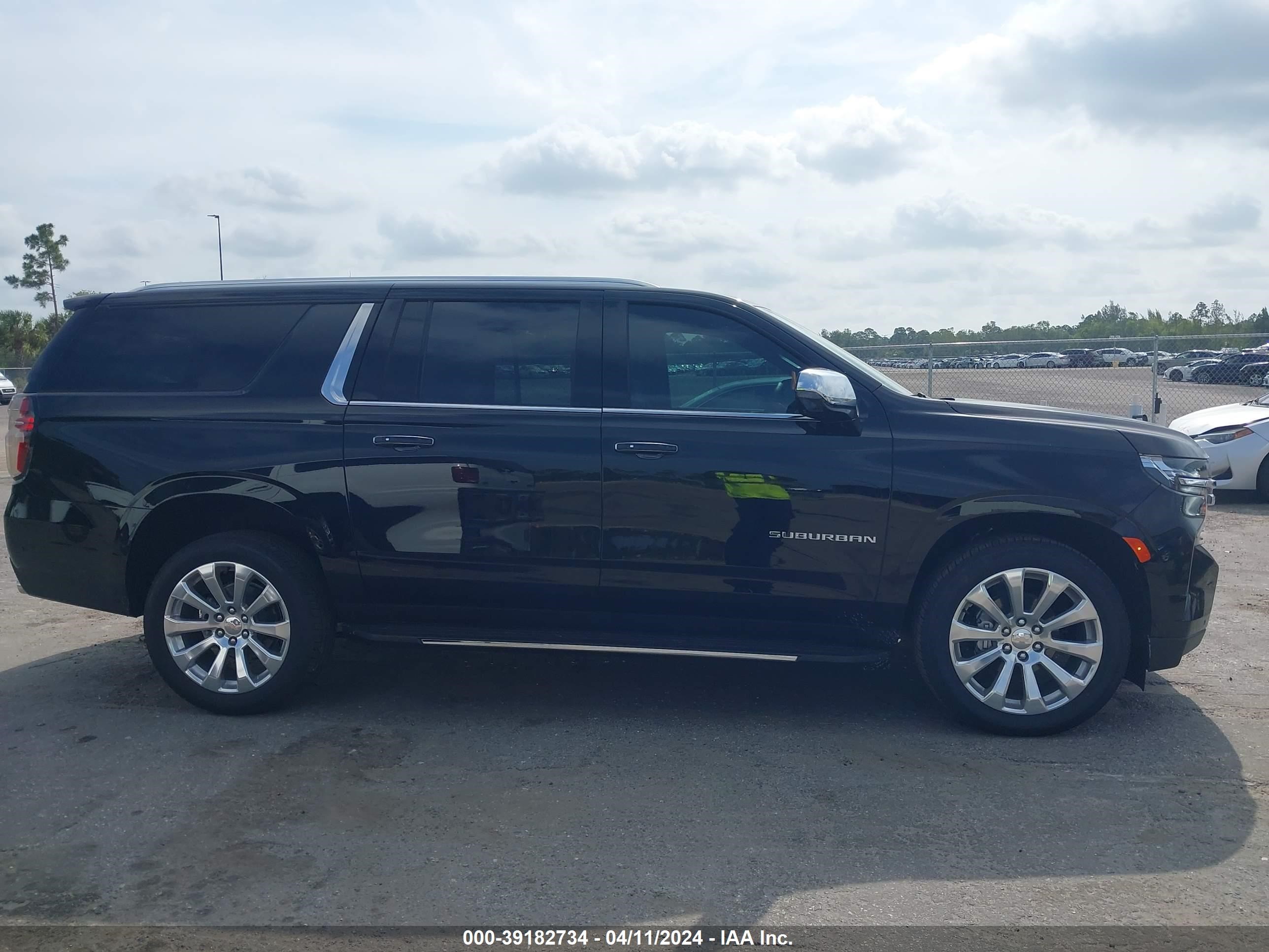 Photo 12 VIN: 1GNSCFKD7RR177325 - CHEVROLET SUBURBAN 