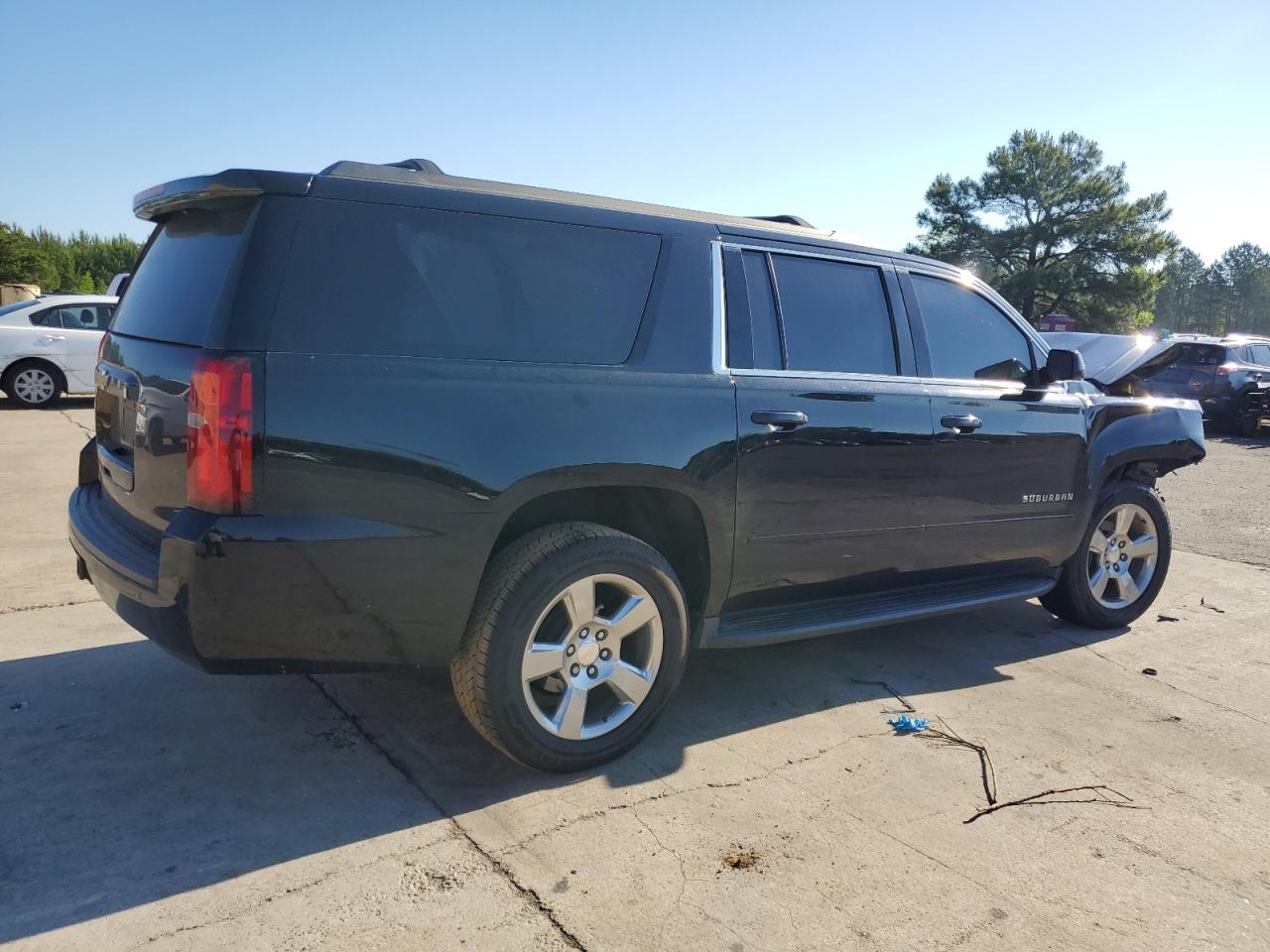 Photo 2 VIN: 1GNSCGKC0JR315062 - CHEVROLET SUBURBAN 