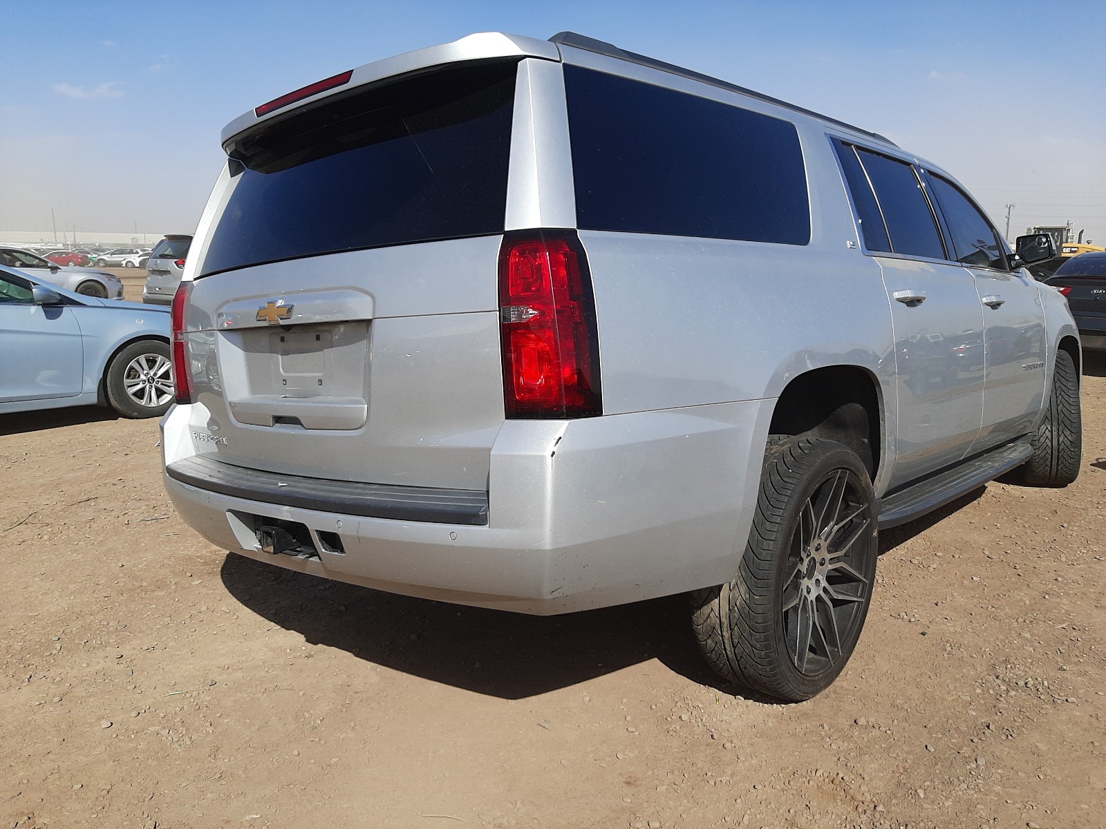 Photo 3 VIN: 1GNSCGKC5GR397850 - CHEVROLET SUBURBAN C 