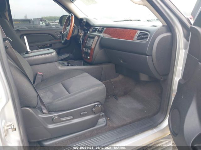 Photo 4 VIN: 1GNSCHE00CR245282 - CHEVROLET SUBURBAN 1500 