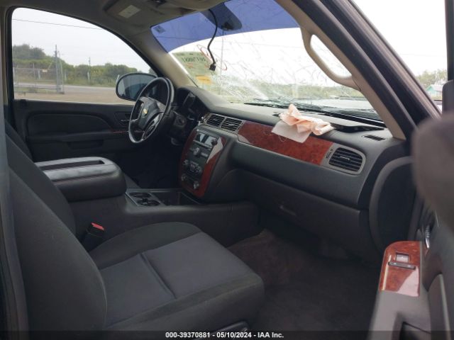 Photo 4 VIN: 1GNSCHE04BR149329 - CHEVROLET SUBURBAN 