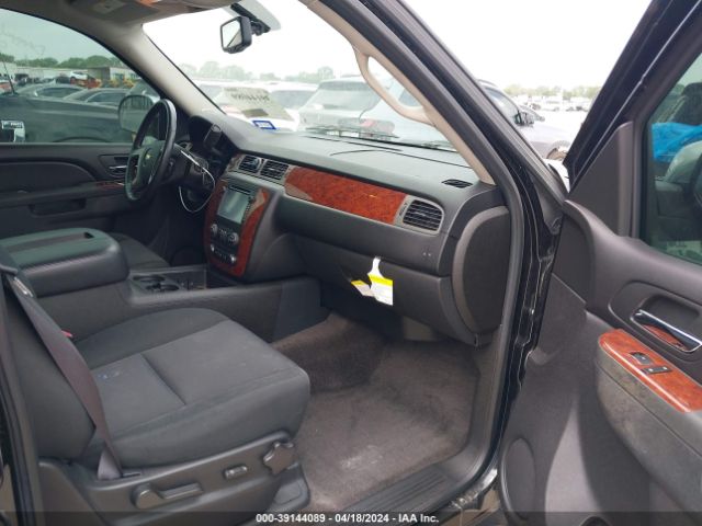 Photo 4 VIN: 1GNSCHE04CR310831 - CHEVROLET SUBURBAN 1500 